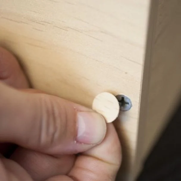 Tapón Adhesivo para Ocultar Tornillos en Muebles Cocina (100 uds)